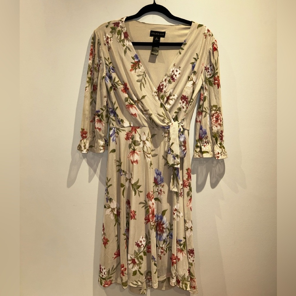 Stella & Julie Floral Wrap Midi Dress Size 6 Cream Cottagecore Boho